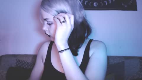 Snapshot of molly_crow chatting on 02/15/25, 01:10 Molly Crow online show from 02/15/25, 01:10