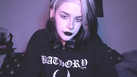 Snapshot of molly_crow chatting on 02/15/25, 10:31 Molly Crow online show from 02/15/25, 10:31