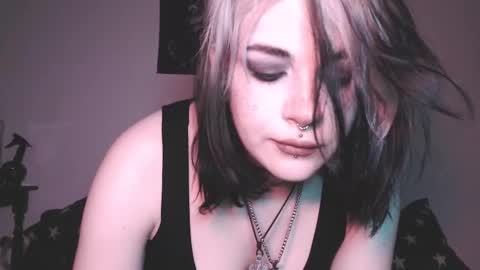 Snapshot of molly_crow chatting on 02/17/25, 12:21 Molly Crow online show from 02/17/25, 12:21