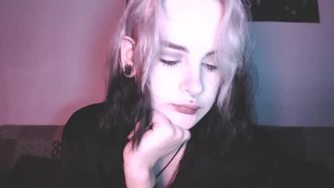 Snapshot of molly_crow chatting on 02/19/25, 12:03 Molly Crow online show from 02/19/25, 12:03