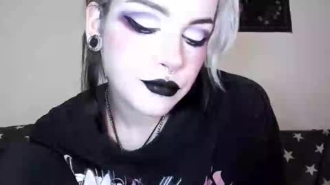 Snapshot of molly_crow chatting on 03/08/25, 11:49 Molly Crow online show from 03/08/25, 11:49