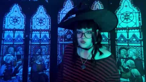 Snapshot of molly_crow chatting on 10/11/25, 08:40 Molly Crow online show from 10/11/25, 08:40