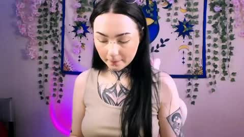 molly_kisss online show from 04/15/26, 05:03