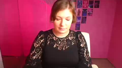 Molly online show from 11/11/25, 12:27