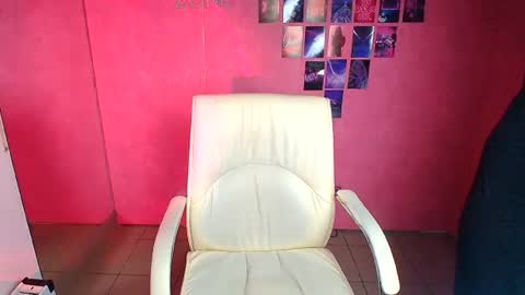 Snapshot of molly_mis chatting on 07/15/26, 11:37 Molly online show from 07/15/26, 11:37