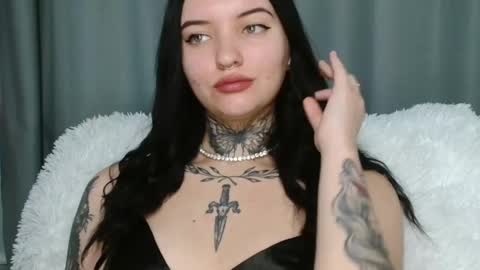 Snapshot of molly_montanaaa chatting on 12/18/24, 09:36 Lina online show from 12/18/24, 09:36