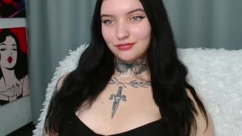 Snapshot of molly_montanaaa chatting on 01/11/25, 07:05 Lina online show from 01/11/25, 07:05