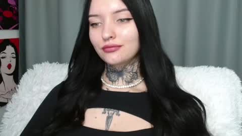 Snapshot of molly_montanaaa chatting on 02/05/25, 03:20 Lina online show from 02/05/25, 03:20