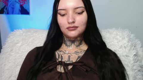 Snapshot of molly_montanaaa chatting on 10/11/25, 09:19 Lina online show from 10/11/25, 09:19