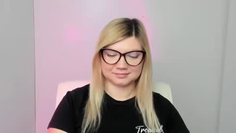 Molly online show from 09/13/25, 11:32