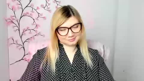 Molly online show from 12/17/25, 12:44