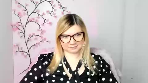 Molly online show from 12/21/25, 12:45