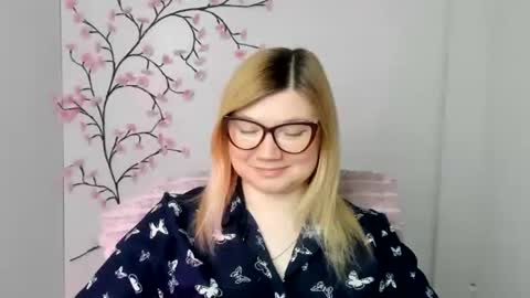 Molly online show from 03/24/26, 12:32