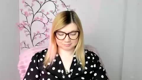 Molly online show from 03/31/26, 11:32