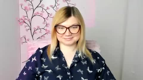 Molly online show from 04/01/26, 01:41