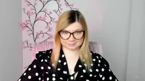 Molly online show from 04/06/26, 11:33