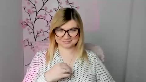 Molly online show from 04/10/26, 11:37