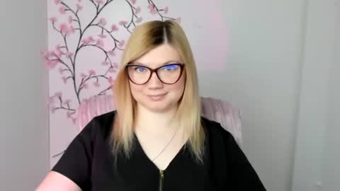 Snapshot of molly_moree chatting on 04/24/26, 11:34 Molly online show from 04/24/26, 11:34