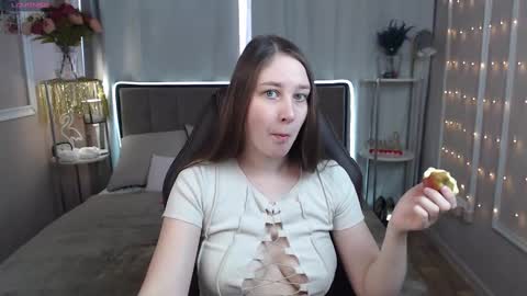 Snapshot of molly_moretti chatting on 03/10/25, 05:22   check my bio online show from 03/10/25, 05:22