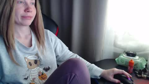 I have new photos come and see with love Molly online show from 10/10/25, 08:57