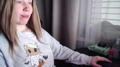 I have new photos come and see with love Molly online show from 11/08/25, 10:48