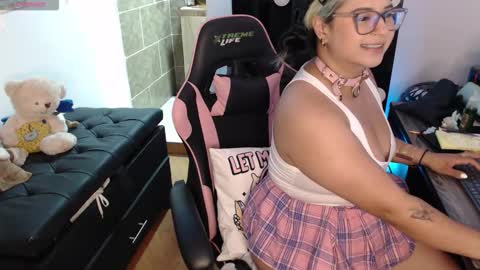 Snapshot of molly_shake chatting on 09/18/25, 06:26 Molly online show from 09/18/25, 06:26