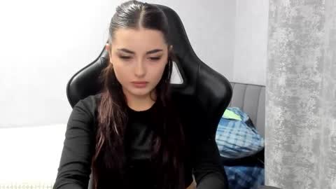 Molly online show from 11/19/25, 08:20