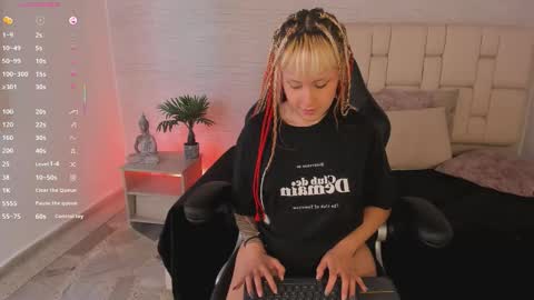 mollycb online show from 11/20/25, 04:01