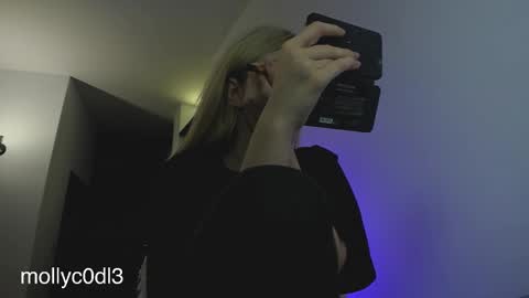 Snapshot of mollycodle chatting on 12/16/25, 05:07 Goddess Katherine online show from 12/16/25, 05:07