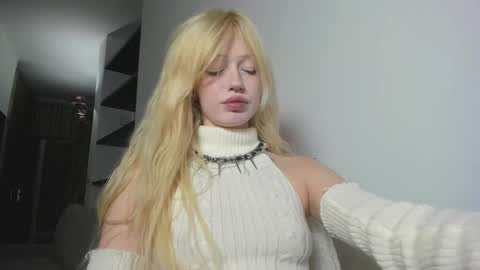 Snapshot of mollycodle chatting on 12/20/25, 05:31 Goddess Katherine online show from 12/20/25, 05:31