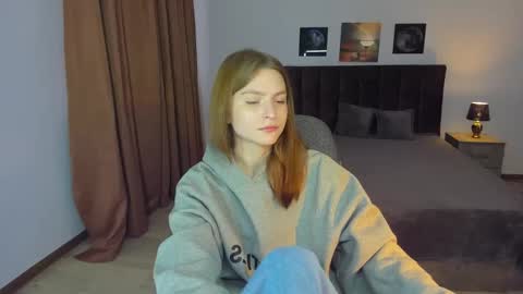 Snapshot of mollydangerous chatting on 12/19/24, 07:51 Taisha online show from 12/19/24, 07:51