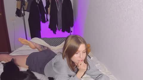 Snapshot of mollydangerous chatting on 02/18/25, 06:04 Taisha online show from 02/18/25, 06:04