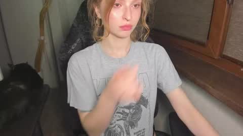 Snapshot of mollydangerous chatting on 10/13/25, 05:46 Taisha online show from 10/13/25, 05:46