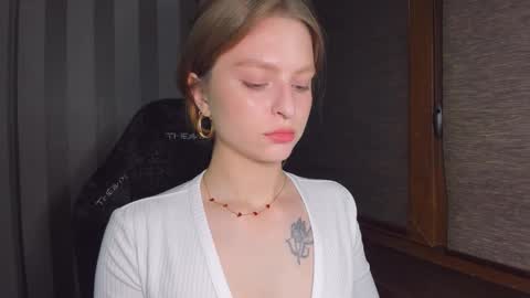 Snapshot of mollydangerous chatting on 10/15/25, 05:24 Taisha online show from 10/15/25, 05:24