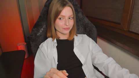 Snapshot of mollydangerous chatting on 11/07/25, 05:13 Taisha online show from 11/07/25, 05:13