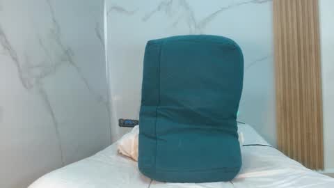  MOLLY  GUNSG online show from 10/05/25, 06:06