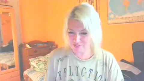 Snapshot of mollyjoyq chatting on 05/21/26, 06:48 Mollyjoyq online show from 05/21/26, 06:48