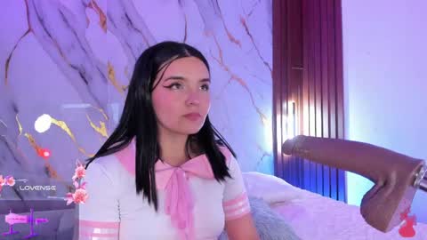 Snapshot of mollylewis18 chatting on 05/08/26, 02:39 New girl Emily Valentina Michelle online show from 05/08/26, 02:39