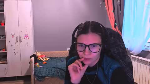  KIRA  online show from 12/02/25, 02:50