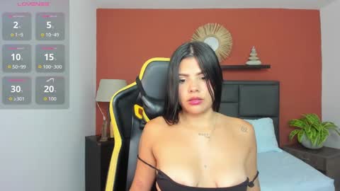 Snapshot of mollylove_ chatting on 09/19/25, 02:18 mollylove_ online show from 09/19/25, 02:18