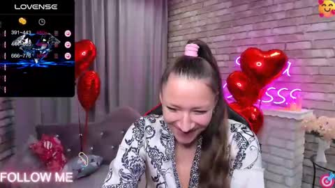 hi im Molly heregreat boobs big heart  warm pussy  online show from 02/12/25, 03:18