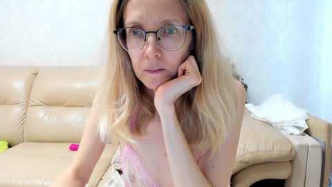 AngelMomm online show from 02/01/25, 09:21