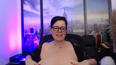 Snapshot of mollysun chatting on 03/09/25, 06:43 MollySun Nina Randmann online show from 03/09/25, 06:43