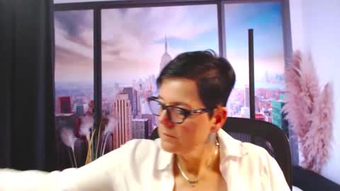 Snapshot of mollysun chatting on 10/24/25, 06:37 MollySun Nina Randmann online show from 10/24/25, 06:37