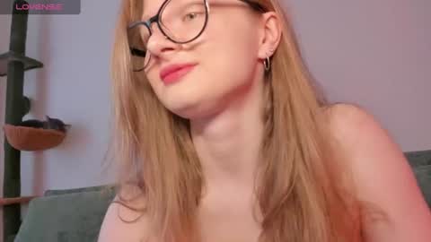Snapshot of mollytucker chatting on 07/10/26, 02:19 mollytucker online show from 07/10/26, 02:19