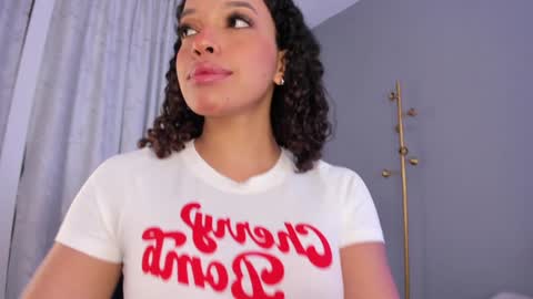 Snapshot of mollyybloom chatting on 01/17/25, 03:11 Molly online show from 01/17/25, 03:11