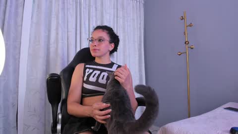 Snapshot of mollyybloom chatting on 01/18/25, 02:55 Molly online show from 01/18/25, 02:55