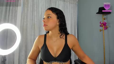 Snapshot of mollyybloom chatting on 09/11/25, 12:49 Molly online show from 09/11/25, 12:49