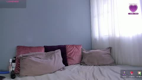 Snapshot of mollyybloom chatting on 10/05/25, 07:23 Molly online show from 10/05/25, 07:23