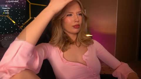 Snapshot of mollyymayy chatting on 05/10/26, 01:00 mollyymayy online show from 05/10/26, 01:00